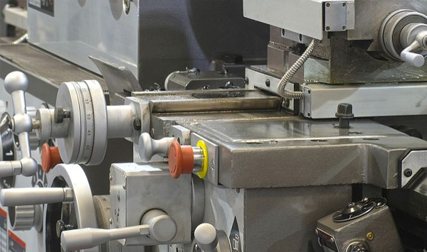 The machining accuracy of grinder is higher than that of turning and milling. Why?